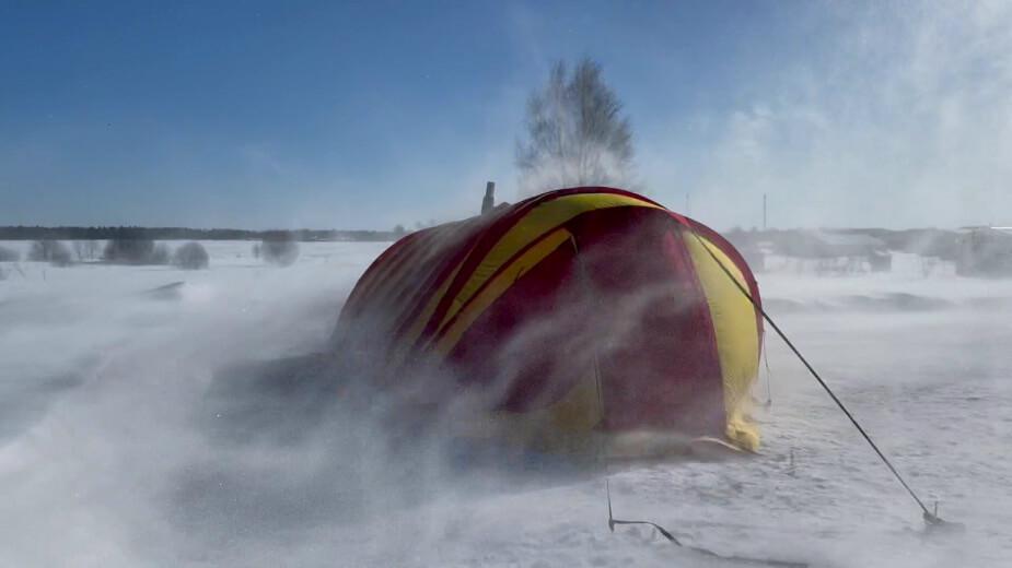 Палатки выдерживают арктический холод